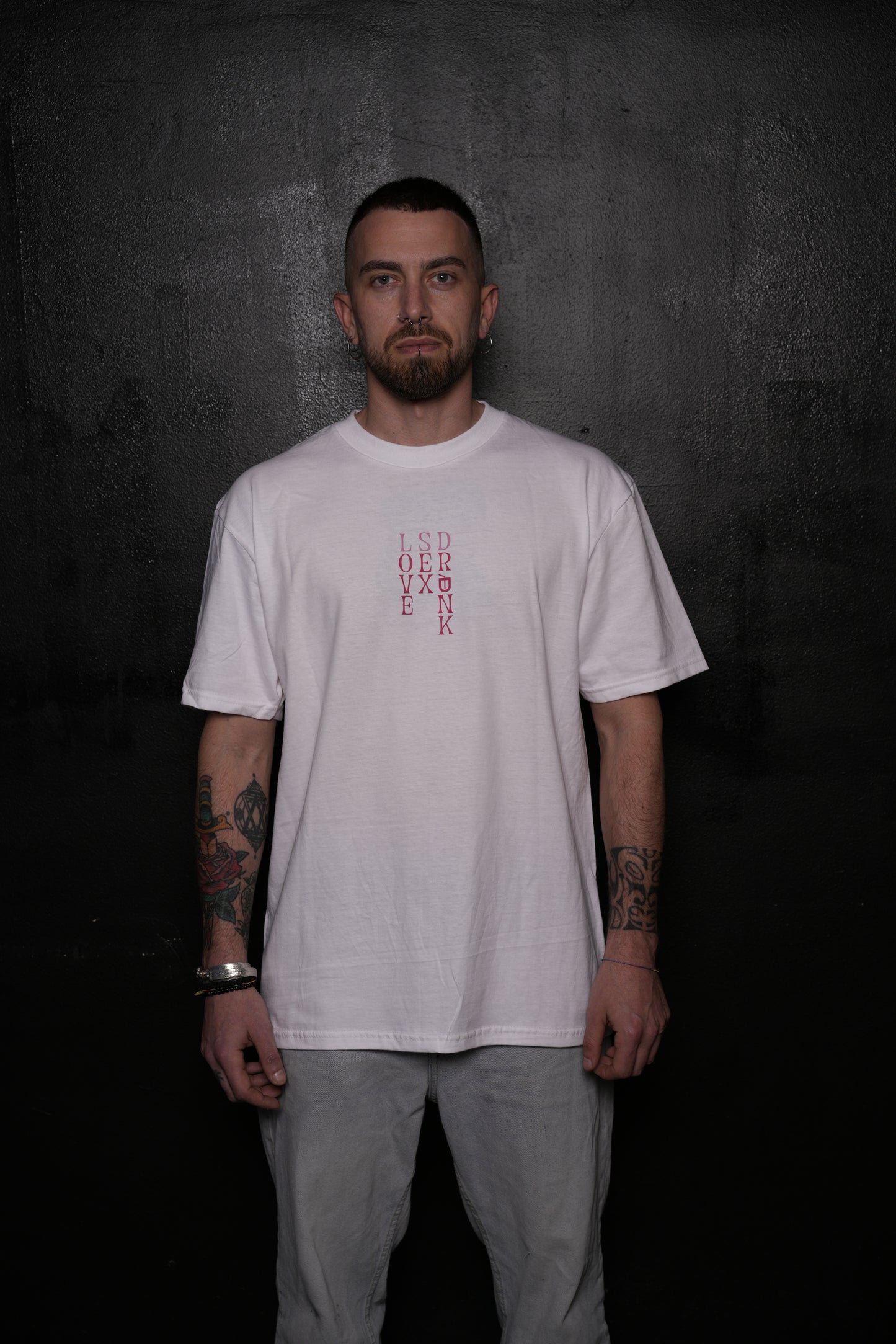 Love Sex Drunk - T-Shirt Bianca e Dettagli Rosa