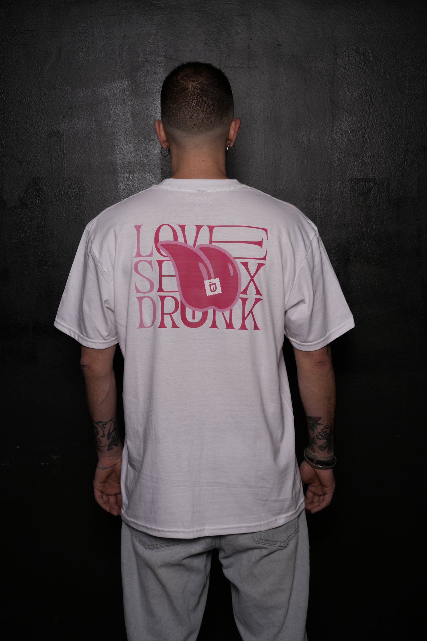 Love Sex Drunk - T-Shirt Bianca e Dettagli Rosa
