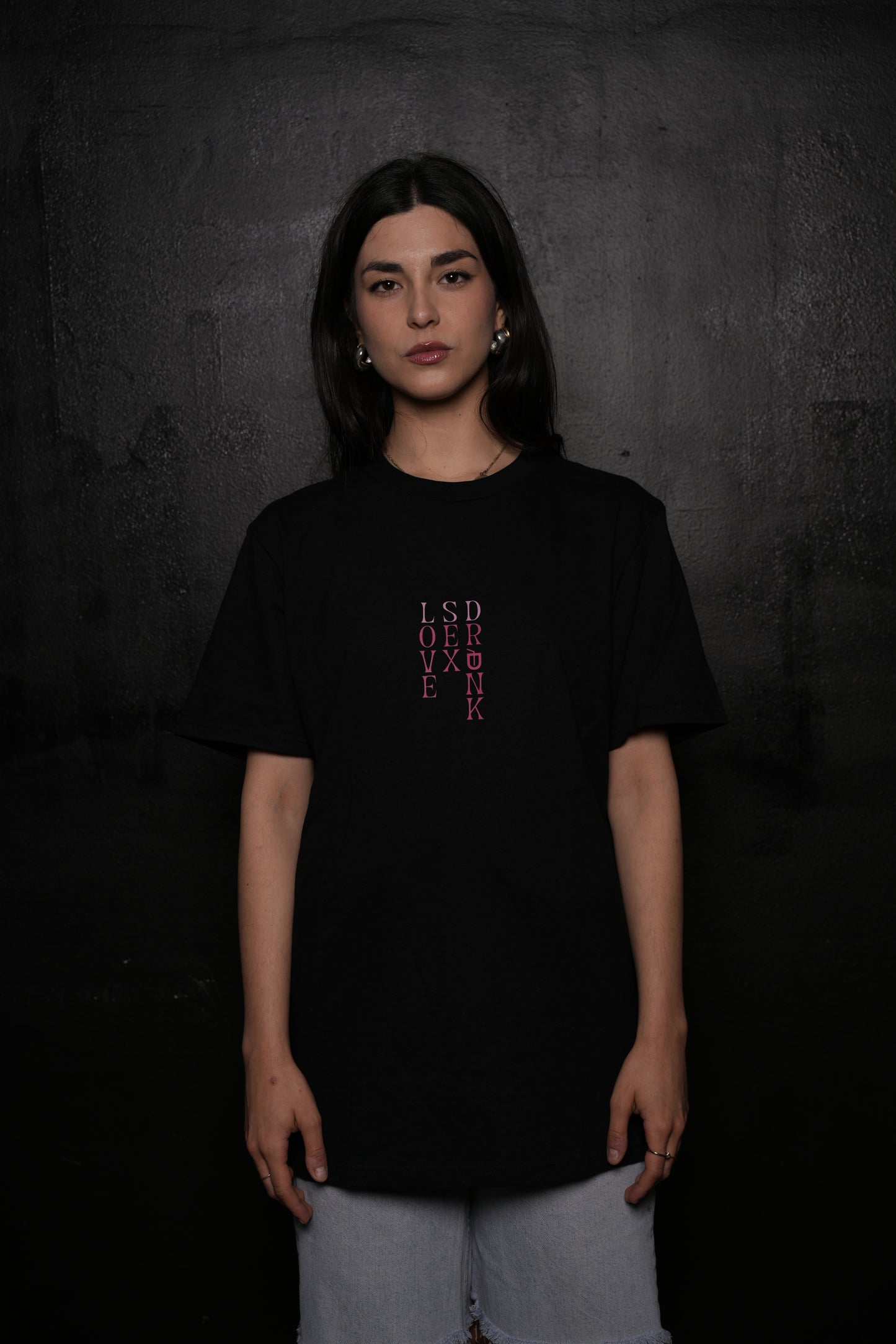 Love Sex Drunk - T-Shirt Nera e Dettagli Rosa