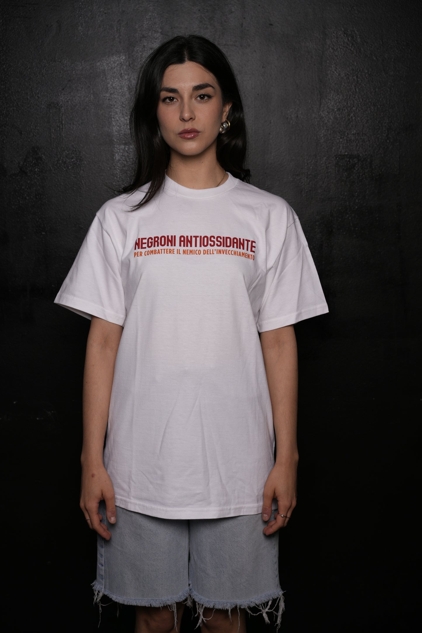 Negroni Antiossidante - T-Shirt Nera e Dettagli Arancioni e rossi