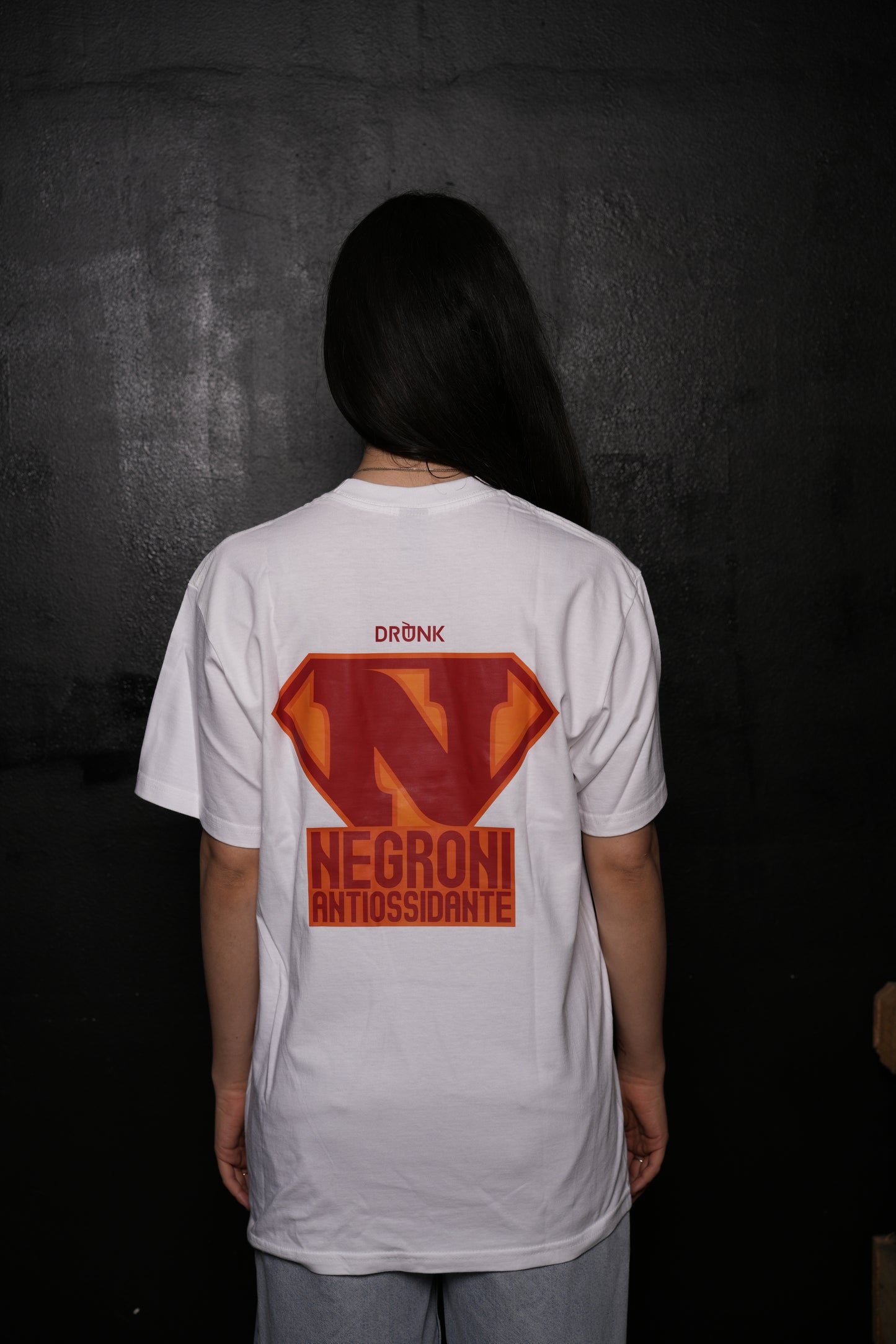 Negroni Antiossidante - T-Shirt Nera e Dettagli Arancioni e rossi