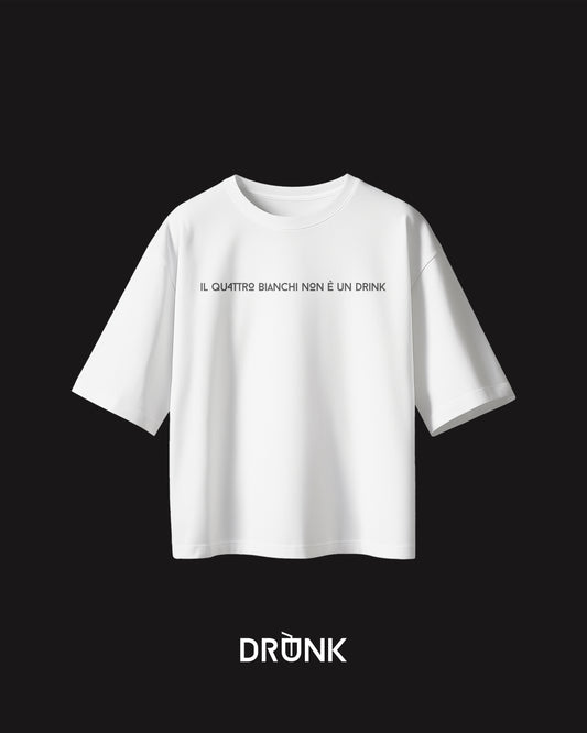Il quattro bianchi non è un drink - T-Shirt Bianca e Dettagli Neri