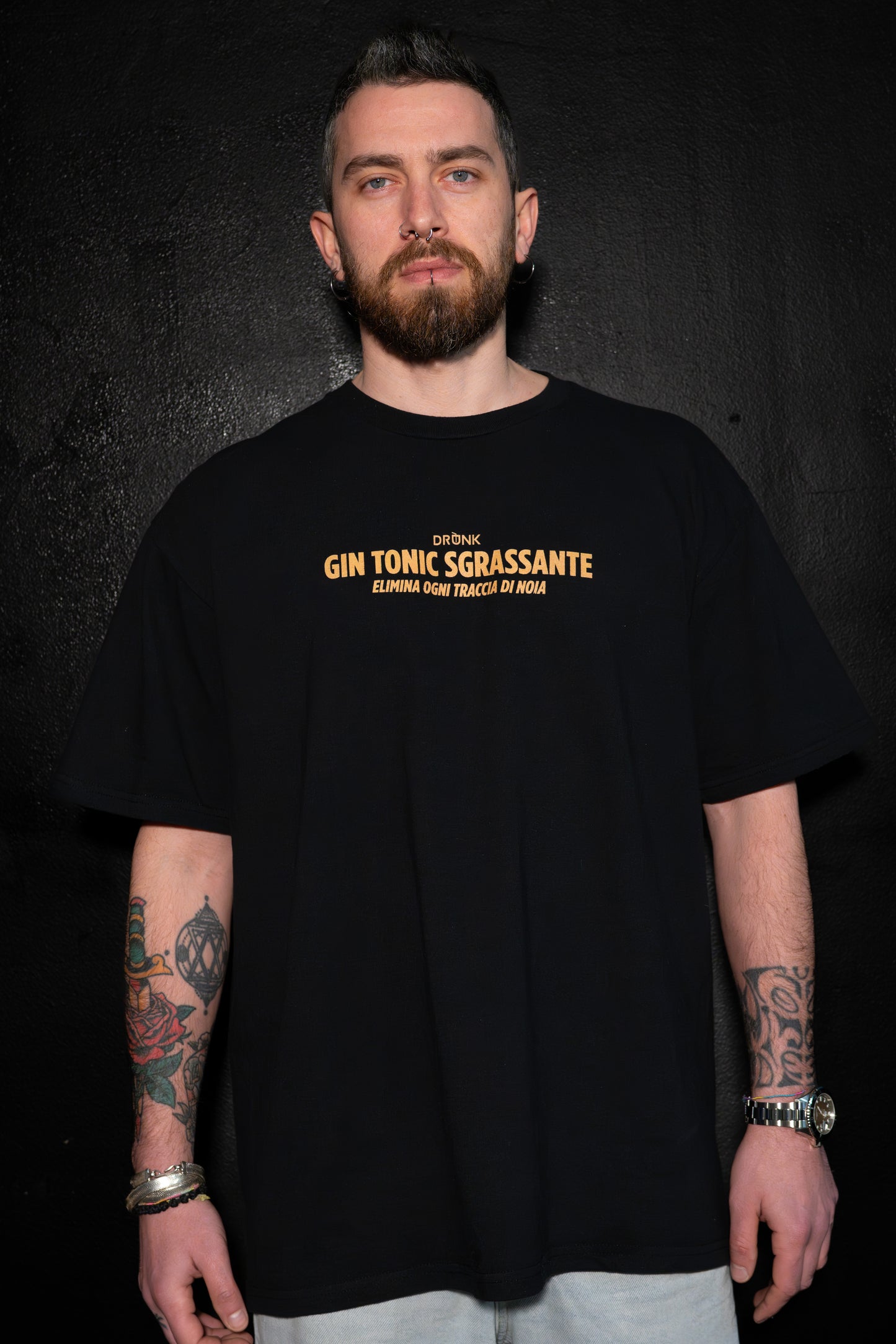 Gin Tonic Sgrassante - T-Shirt Nera e Dettagli Oro