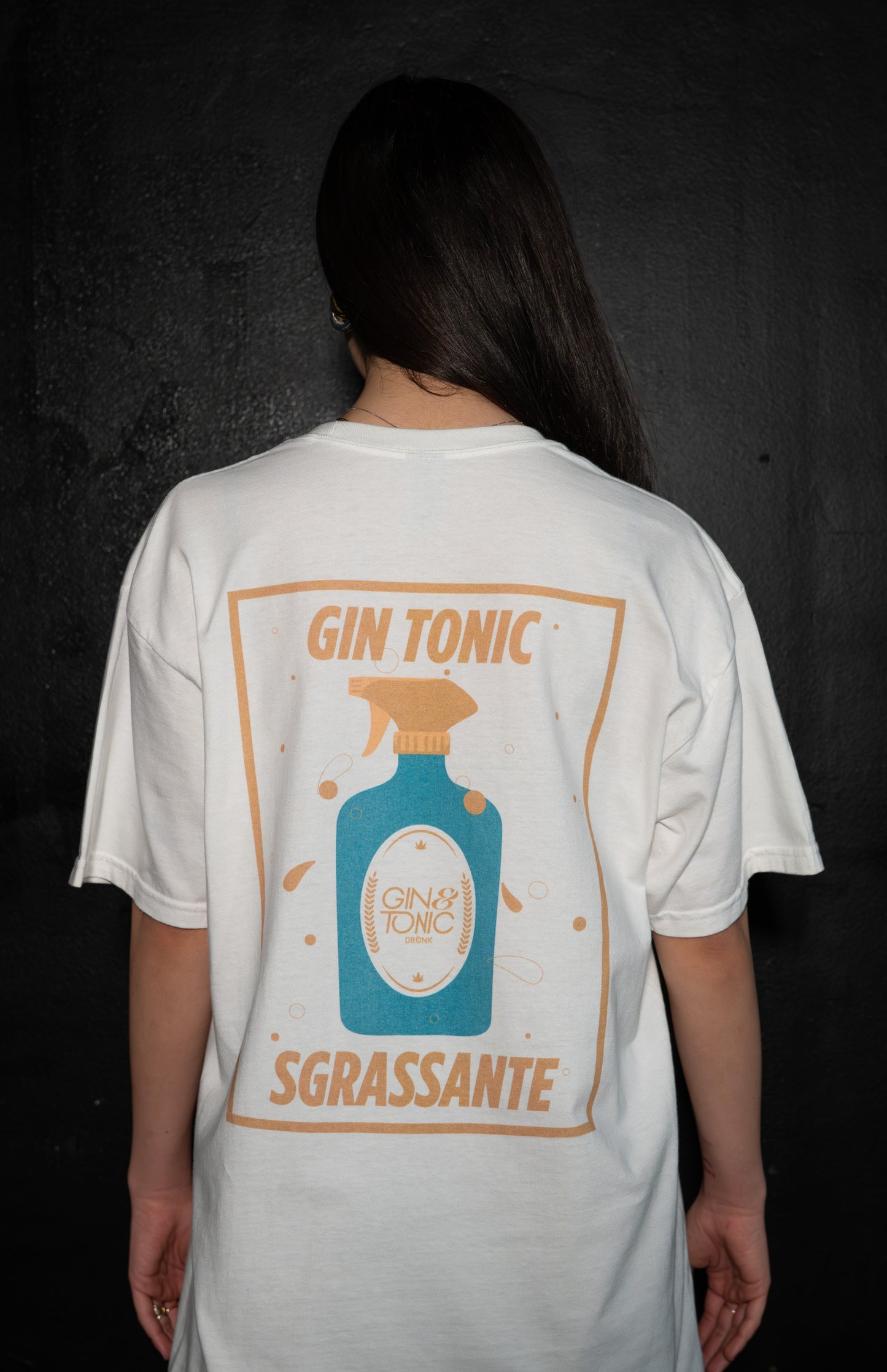 Gin Tonic Sgrassante - T-Shirt Bianca e Dettagli Oro